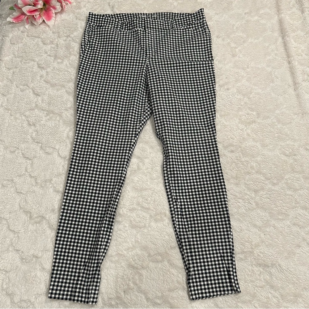 Old Navy - High Rise Pixie Secret Smooth Pockets Black & White Gingham 16